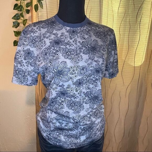 Original Penguin Light Blue T-shirt Style Blouse with Dark Blue Floral Pattern - Picture 1 of 10